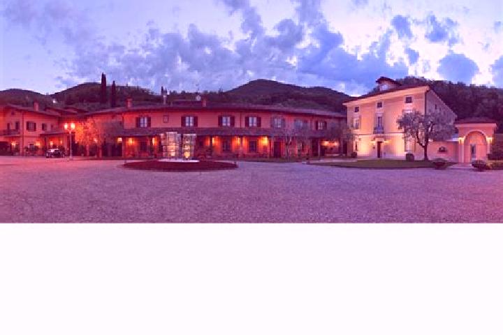 Ellie, 21 — Escort in Monticelli Brusati, Italy