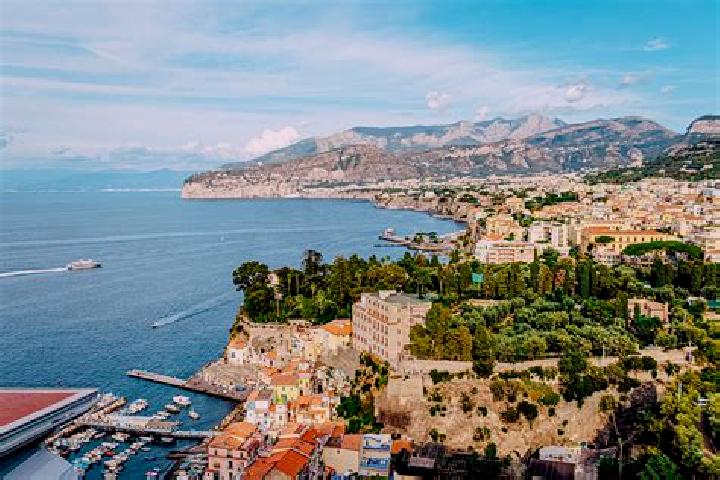 Ellie, 21 — Escort in Piano di Sorrento, Italy