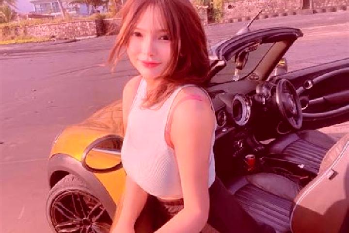Ellie, 21 — Escort in San Munoz, Spain