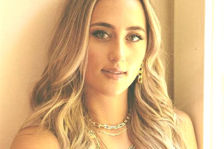 Ellie, 21 — Escort in Woodinville, United States