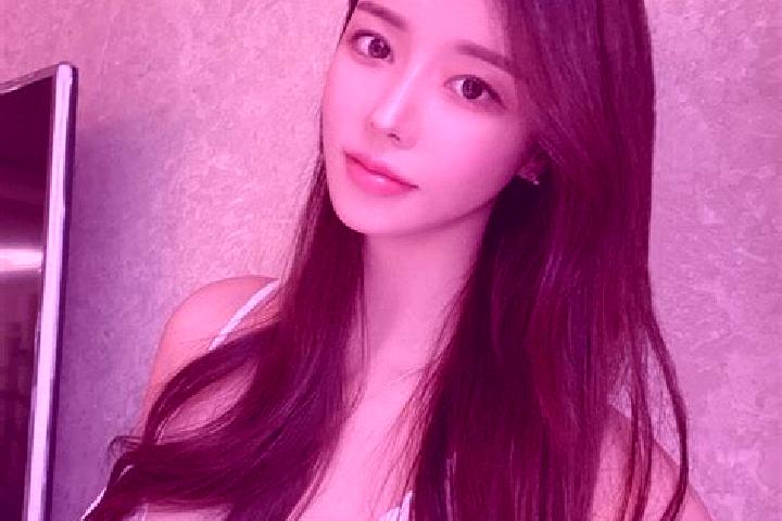 Ellie, 21 — Escort in Zhenghu, China
