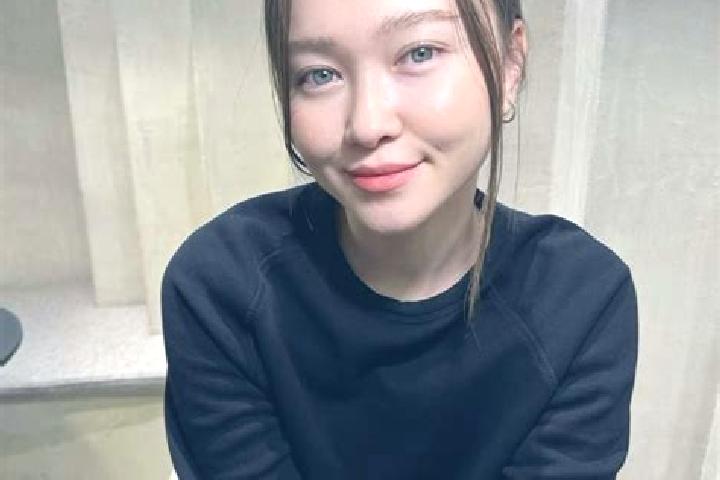 Ellie, 22, a auburn blue-eyed asian companion based in Jiaohe. Offering OWO, A-Level, Deep French Kissing. Available for incall and outcall, day and evening ...