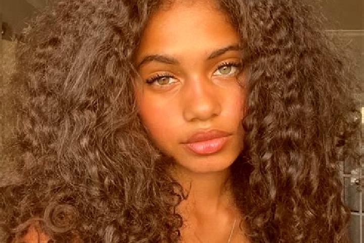 Ellie, 22, a auburn blue-eyed ebony companion based in Caranaiba. Offering 69, Party Girl, OWO. Available for incall and outcall, overnight bookings available.