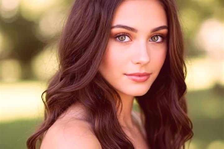 Ellie, 22, a black hazel-eyed caribbean companion based in Reftinskiy. Offering 69, CIM, Massage. Available for incall and outcall, day and evening dates.