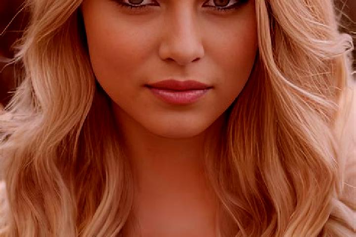 Ellie, 22, a blonde amber-eyed caucasian companion based in Mangga Dua. Offering Overnight, Deep French Kissing, A-Level, 69. Available for incall and outcal...