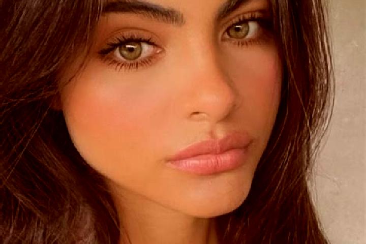 Ellie, 22, a brunette green-eyed caucasian companion based in Porto Barreiro. Offering Massage, OWO, BDSM, Party Girl. Available for incall and outcall, over...