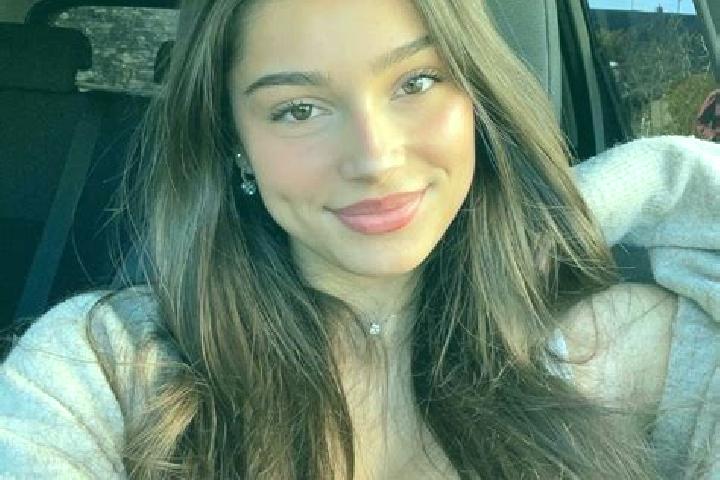 Ellie, 22, a brunette green-eyed ebony companion based in Bedar. Offering Party Girl, Massage, Duos, Travel Companion. Available for incall and outcall, over...