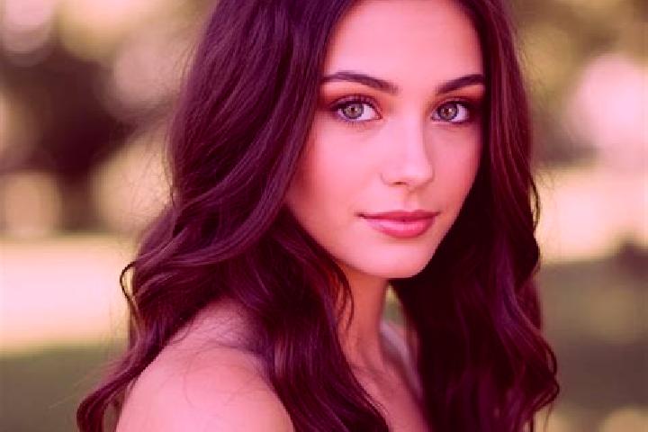 Ellie, 22, a brunette hazel-eyed mediterranean companion based in Reil. Offering Overnight, Couples. Available for incall and outcall, day and evening dates.