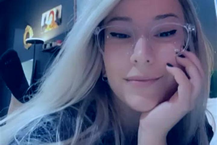 Ellie, 22, a platinum blonde amber-eyed mixed companion based in Tarancon. Offering Duos, Party Girl. Available for incall and outcall, day and evening dates.