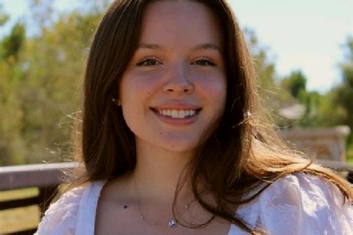 Ellie, 22 — Escort in Boulder, United States
