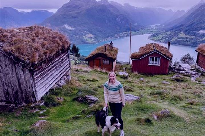 Ellie, 22 — Escort in Frydenberg, Norway