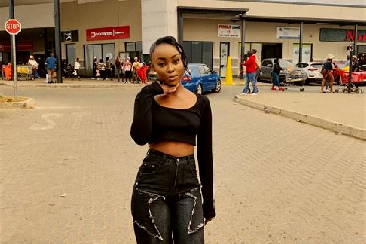Ellie, 22 — Escort in Kwaggafontein, South Africa