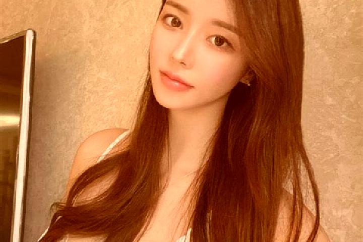 Ellie, 22 — Escort in Yanhanshan, China