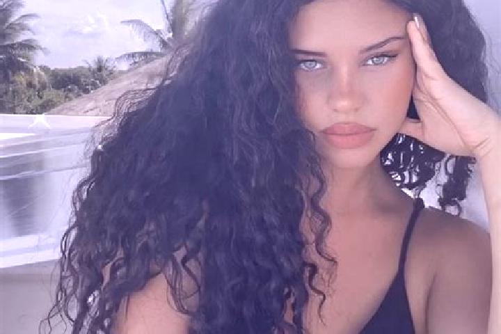 Ellie, 23, a black grey-eyed latina companion based in Le Bignon. Offering Duos, OWO, Deep French Kissing. Available for incall and outcall, day and evening ...