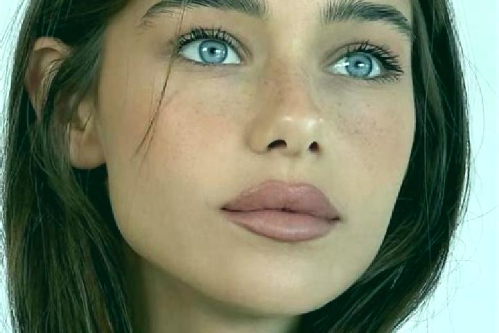 Ellie, 23, a brunette brown-eyed european companion based in Pontecchio Polesine. Offering GFE, Deep French Kissing. Available for incall and outcall, day an...