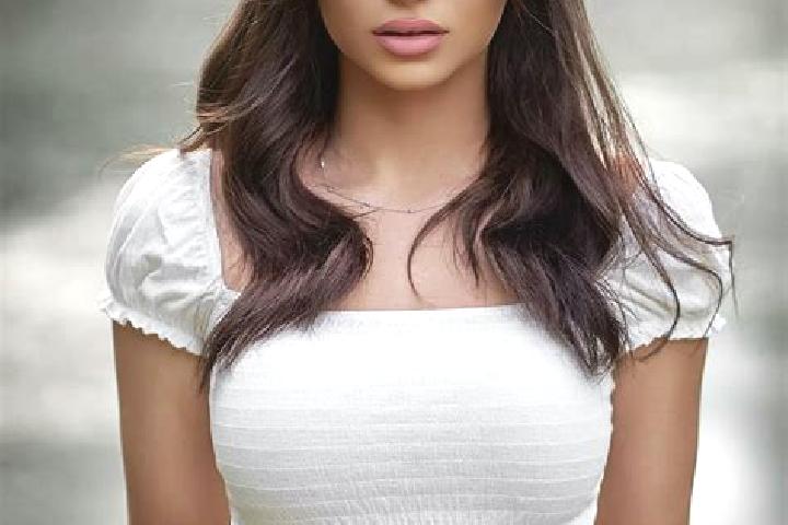 Ellie, 23, a brunette brown-eyed mixed companion based in Baiculesti. Offering Couples, Domination, Party Girl. Available for incall and outcall, overnight b...
