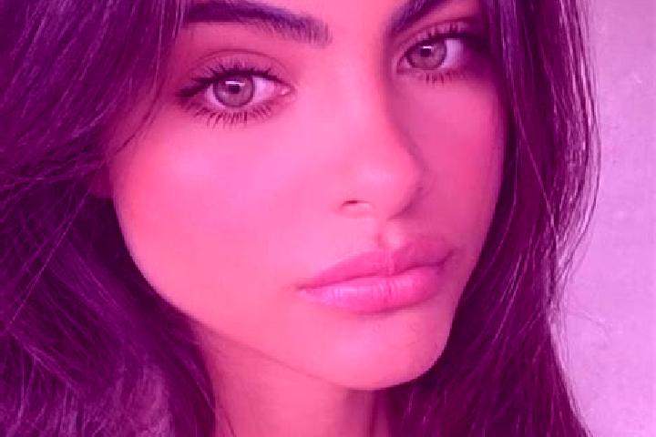 Ellie, 23, a brunette green-eyed latina companion based in Velke Popovice. Offering Domination, Erotic Massage, 69. Available for incall and outcall, day and...