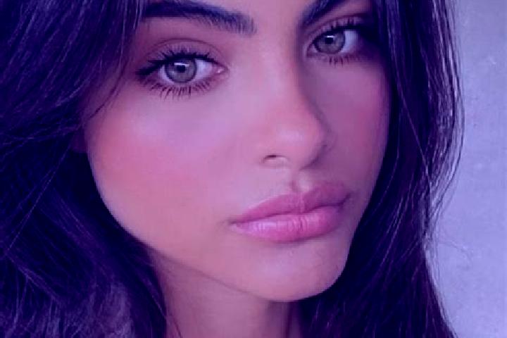Ellie, 23, a red dark-eyed indian companion based in Yashio. Offering Fetish, Couples, Massage. Available for incall and outcall, day and evening dates.
