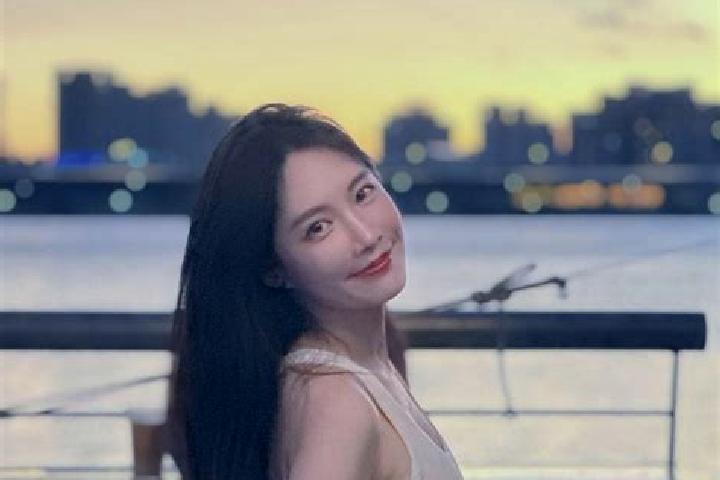 Ellie, 23 — Escort in Chubu, China