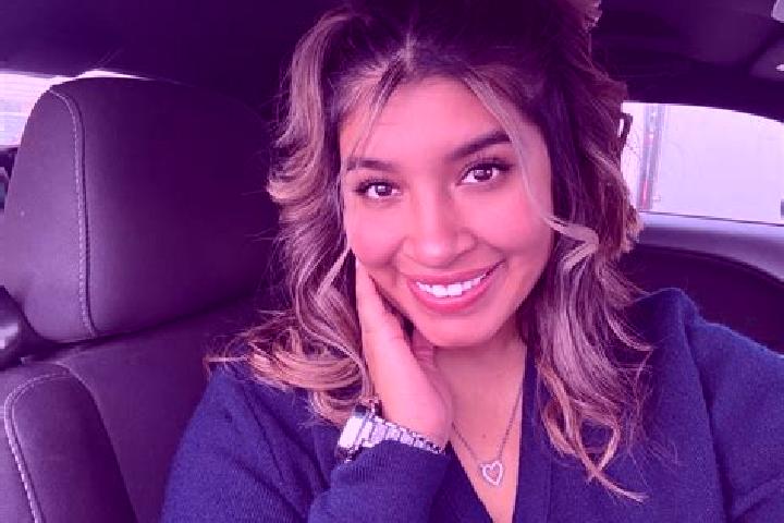 Ellie, 23 — Escort in Genave, Spain