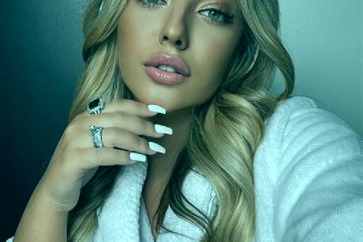 Ellie, 23 — Escort in Igaci, Brazil
