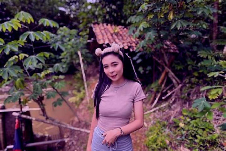 Ellie, 23 — Escort in Lela, Indonesia