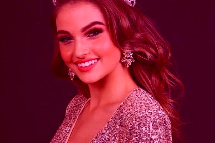 Ellie, 23 — Escort in Libechov, Czech Republic