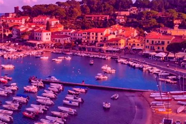 Ellie, 23 — Escort in Marina di Campo, Italy