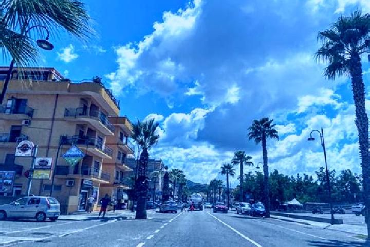 Ellie, 23 — Escort in Marina di Davoli, Italy