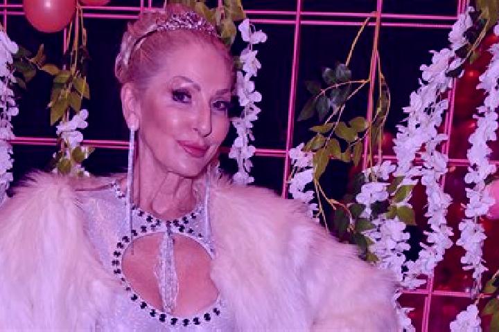Ellie, 23 — Escort in Misca, Romania