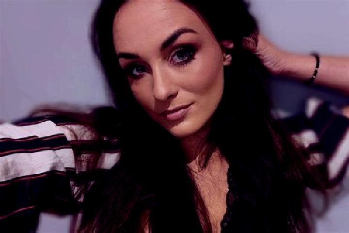 Ellie, 23 — Escort in Szymanowo, Poland