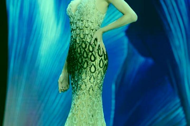 Ellie, 23 — Escort in Tam Giang, Vietnam