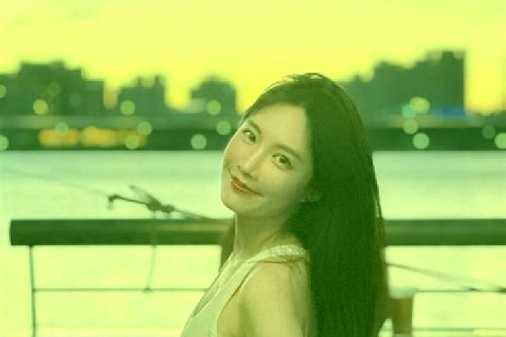 Ellie, 23 — Escort in Zhuanlu, China