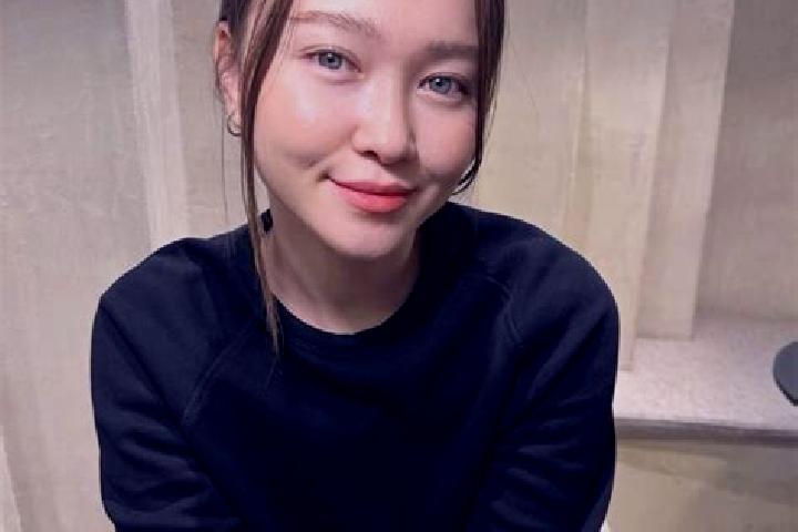 Ellie, 24, a black blue-eyed asian companion based in Vendin-les-Bethune. Offering Duos, Erotic Massage, Massage, Roleplay. Available for incall and outcall,...