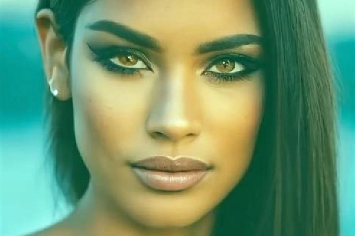 Ellie, 24, a black brown-eyed latina companion based in Cuncolim. Offering Striptease, OWO, Party Girl, BDSM, Roleplay. Available for incall and outcall, ove...