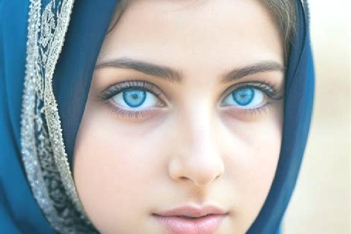 Ellie, 24, a blonde grey-eyed middle eastern companion based in Ghioroc. Offering OWO, BDSM, 69. Available for incall and outcall, overnight bookings available.