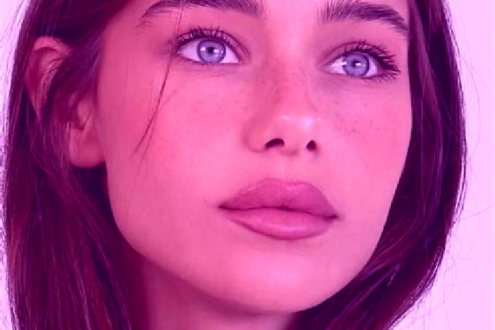 Ellie, 24, a brunette brown-eyed european companion based in Jetiba. Offering Duos, Dinner Date, Massage. Available for incall and outcall, day and evening d...