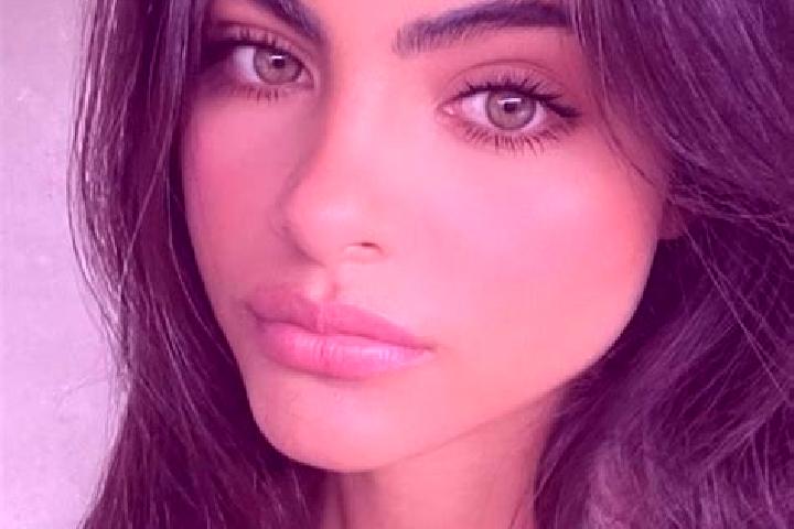 Ellie, 24, a brunette dark-eyed middle eastern companion based in Pila. Offering Domination, Tantra, A-Level, Overnight. Available for incall and outcall, ov...