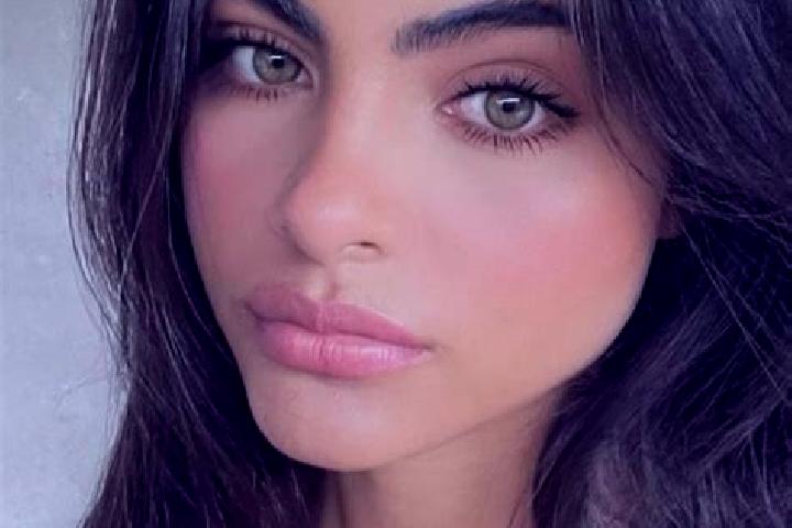 Ellie, 24, a red brown-eyed indian companion based in Alcains. Offering Erotic Massage, Striptease, Travel Companion, GFE. Available for incall and outcall, ...