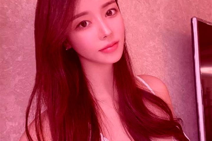 Ellie, 24 — Escort in Caozhen, China
