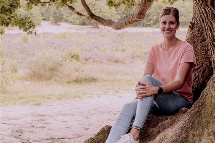 Ellie, 24 — Escort in De Maer, Netherlands