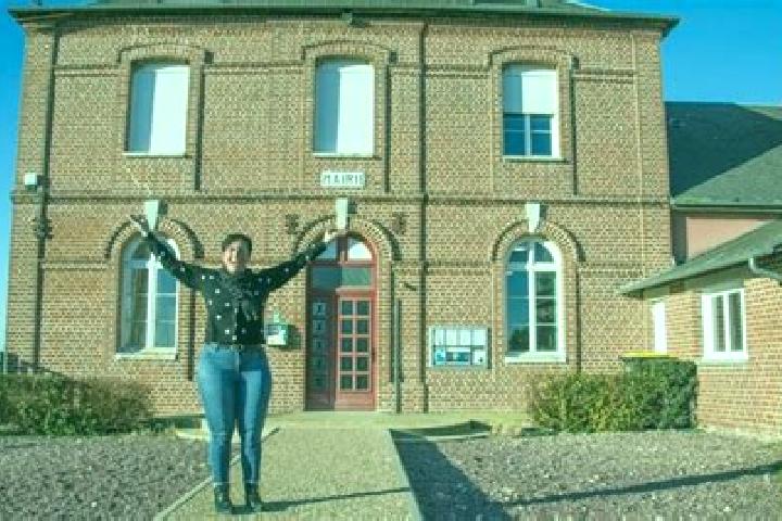 Ellie, 24 — Escort in Estouteville-Ecalles, France