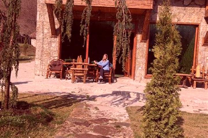 Ellie, 24 — Escort in Getahovit, Armenia