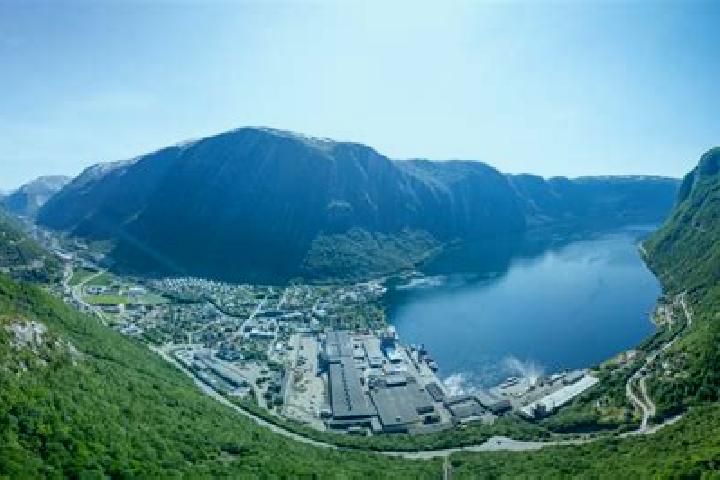 Ellie, 24 — Escort in Hoyanger, Norway