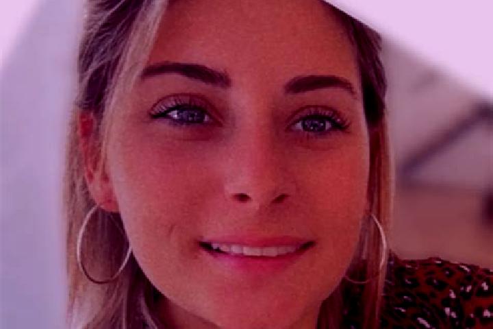 Ellie, 24 — Escort in La Ronde, France