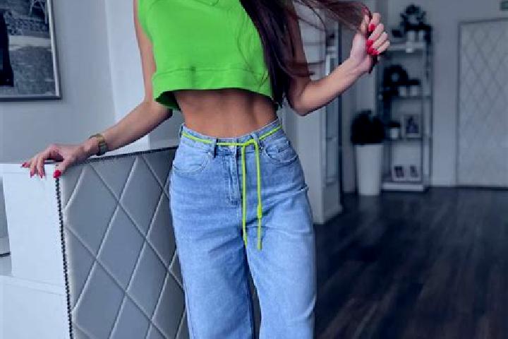 Ellie, 24 — Escort in Laza, Romania