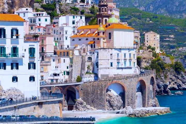Ellie, 24 — Escort in Mezzavia, Italy