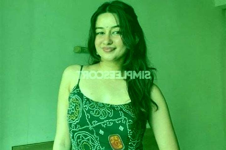 Ellie, 24 — Escort in Nongumlong, India