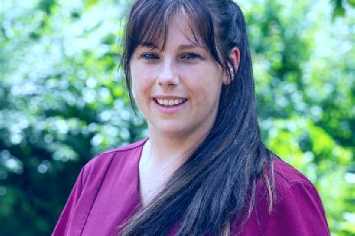 Ellie, 24 — Escort in Weiten-Gesaess, Germany