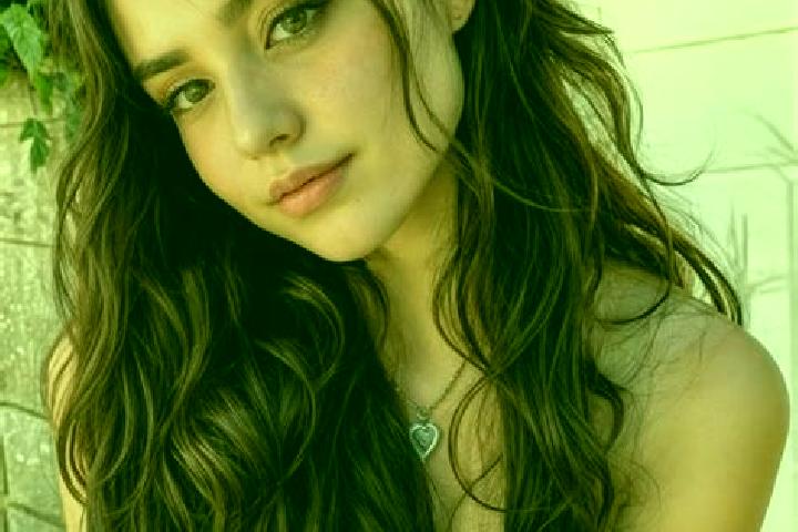 Ellie, 25, a auburn hazel-eyed middle eastern companion based in Saluda. Offering BDSM, Deep French Kissing, Roleplay, Travel Companion. Available for incall...
